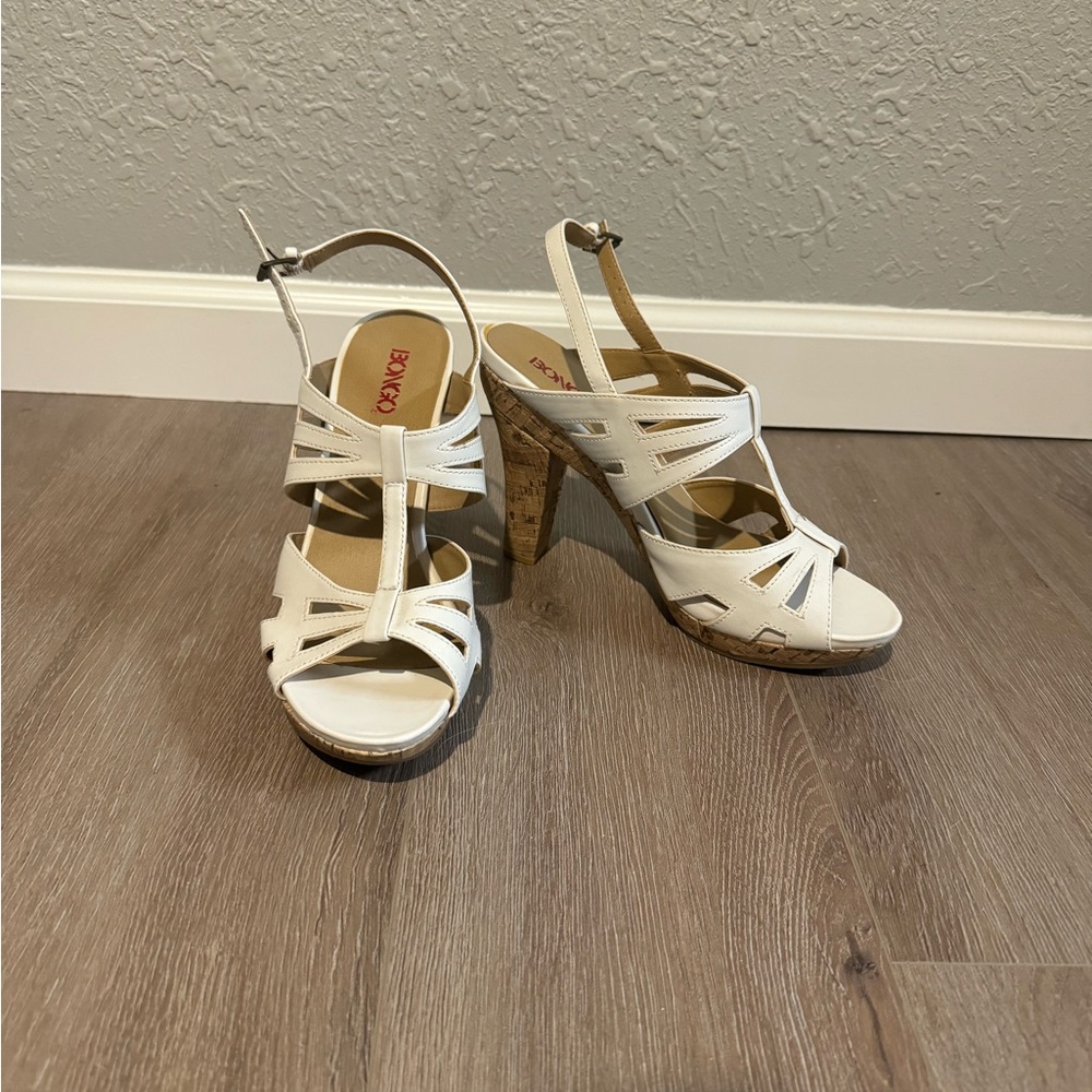 BONGO White Strappy Heels Elegant Design